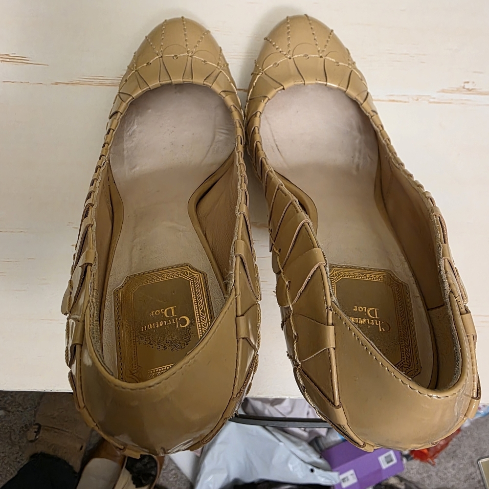 Dior |  Beige Leather Scalloped Platform Pumps with Gold Stiletto Heels Sz 37 - Picture 6 of 12
